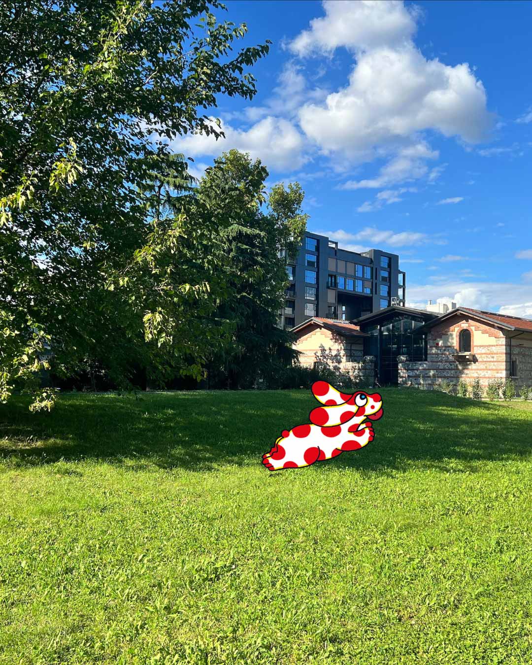 Immagine del giardino del Museo Friulano di Storia Naturale con Pimpa