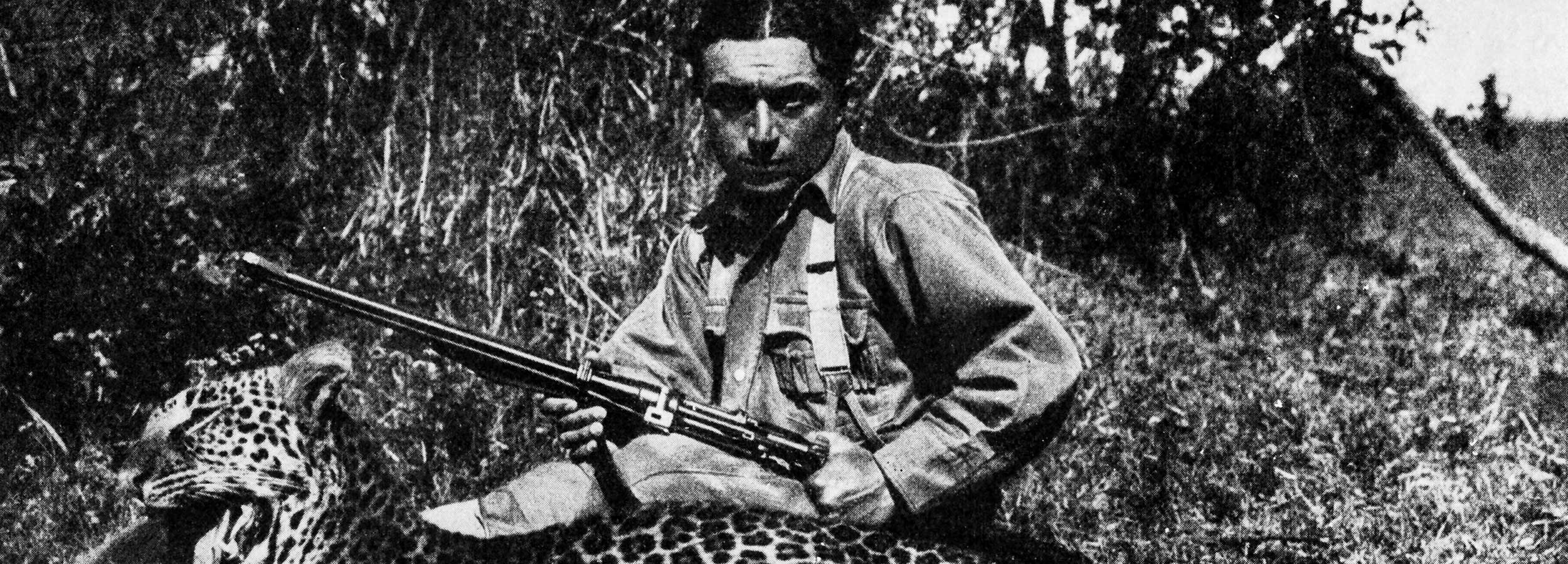 Foto di Vittorio Tedeschi Zammarano con una preda di caccia