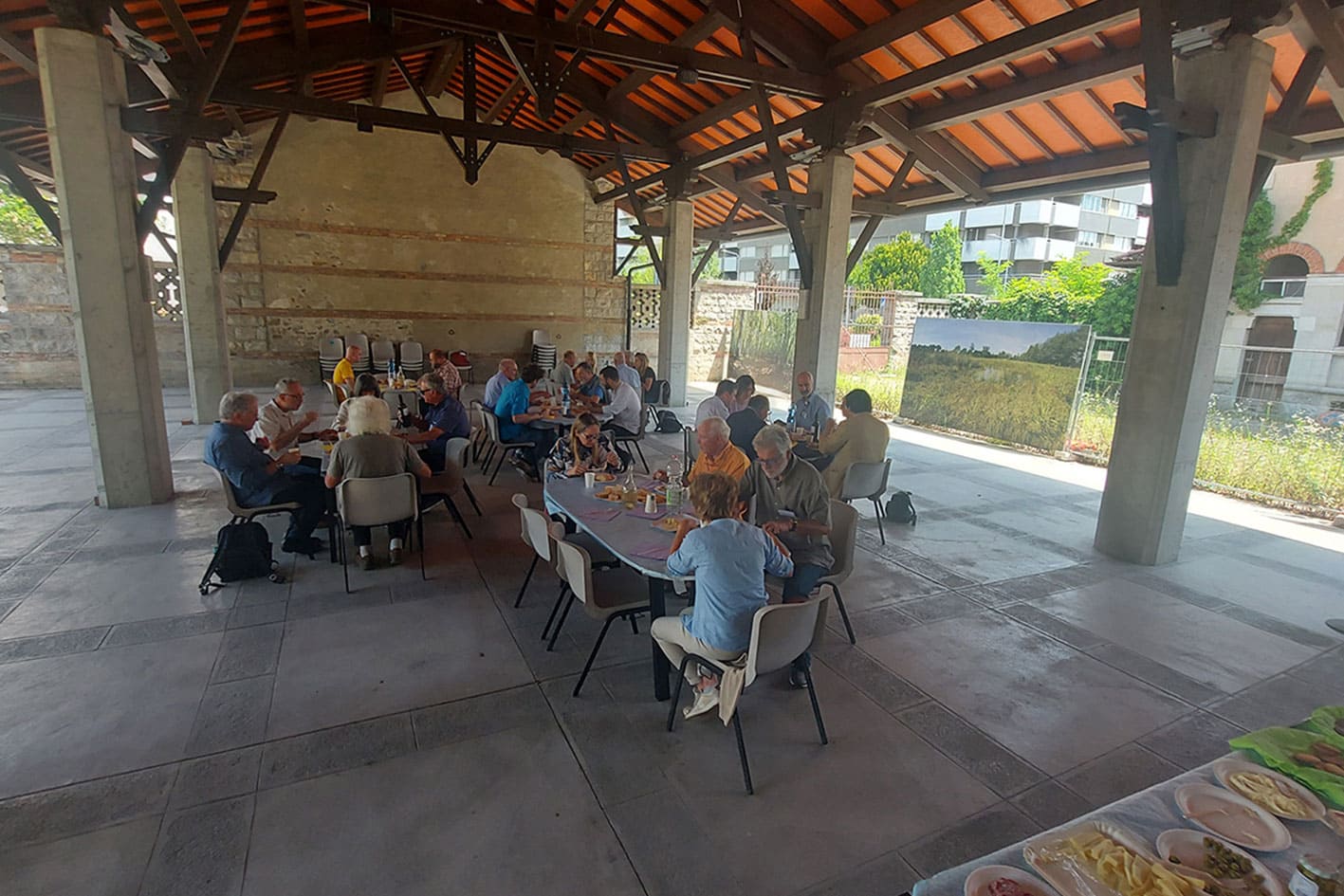 Immagine di un momento conviviale dei partecipanti al convegno 'GEOLOGY AND PALEONTOLOGY OF FRIULI AND ADJACENT AREAS. IN MEMORY OF LUCA SIMONETTO' organizzato al Museo nel giugno 2023