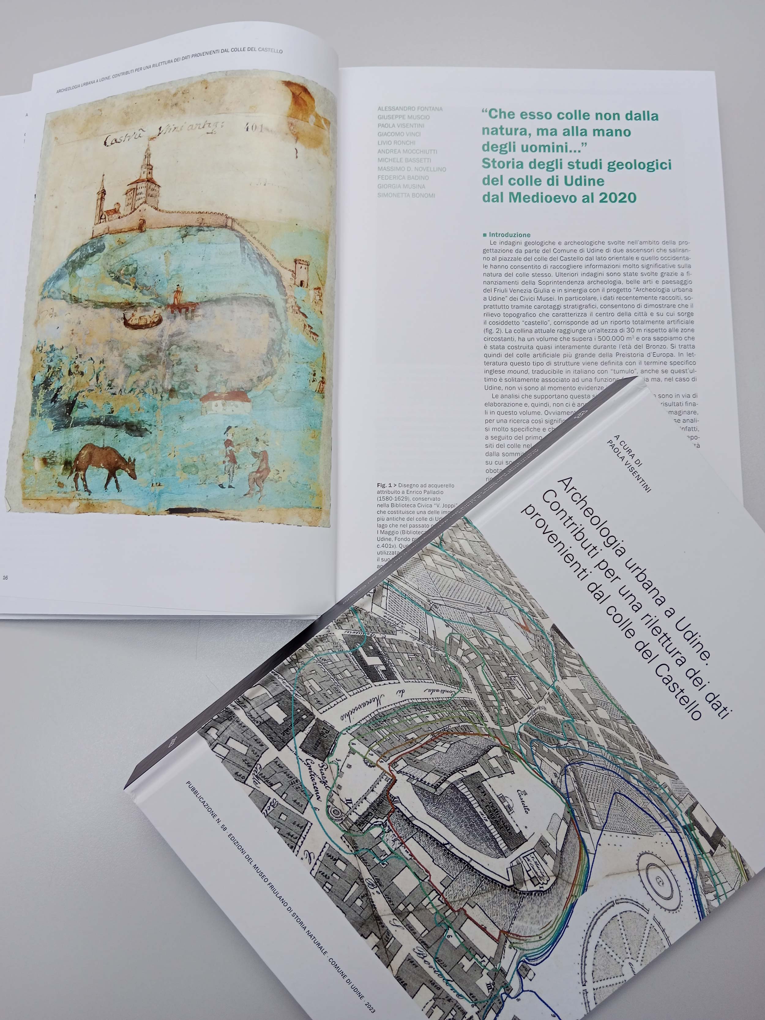 Immagine del libro "Archeologia urbana a Udine. Contributi per una rilettura dei dati provenienti dal colle del Castello" presentato in occasione del convegno del 18 novembre 2023