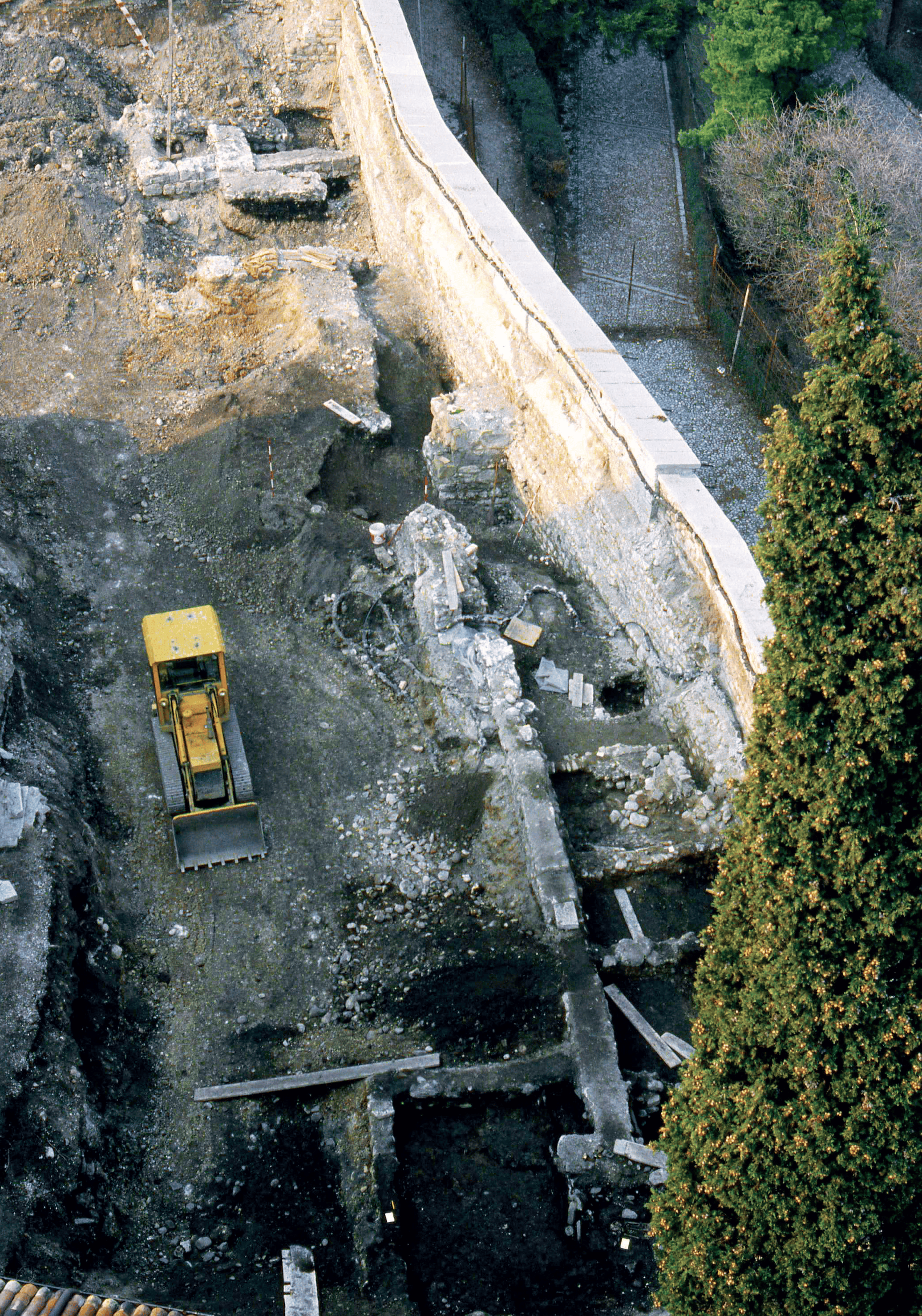 Veduta dall'alto degli scavi del 1987 (Fototeca dei Civici Musei di Udine)