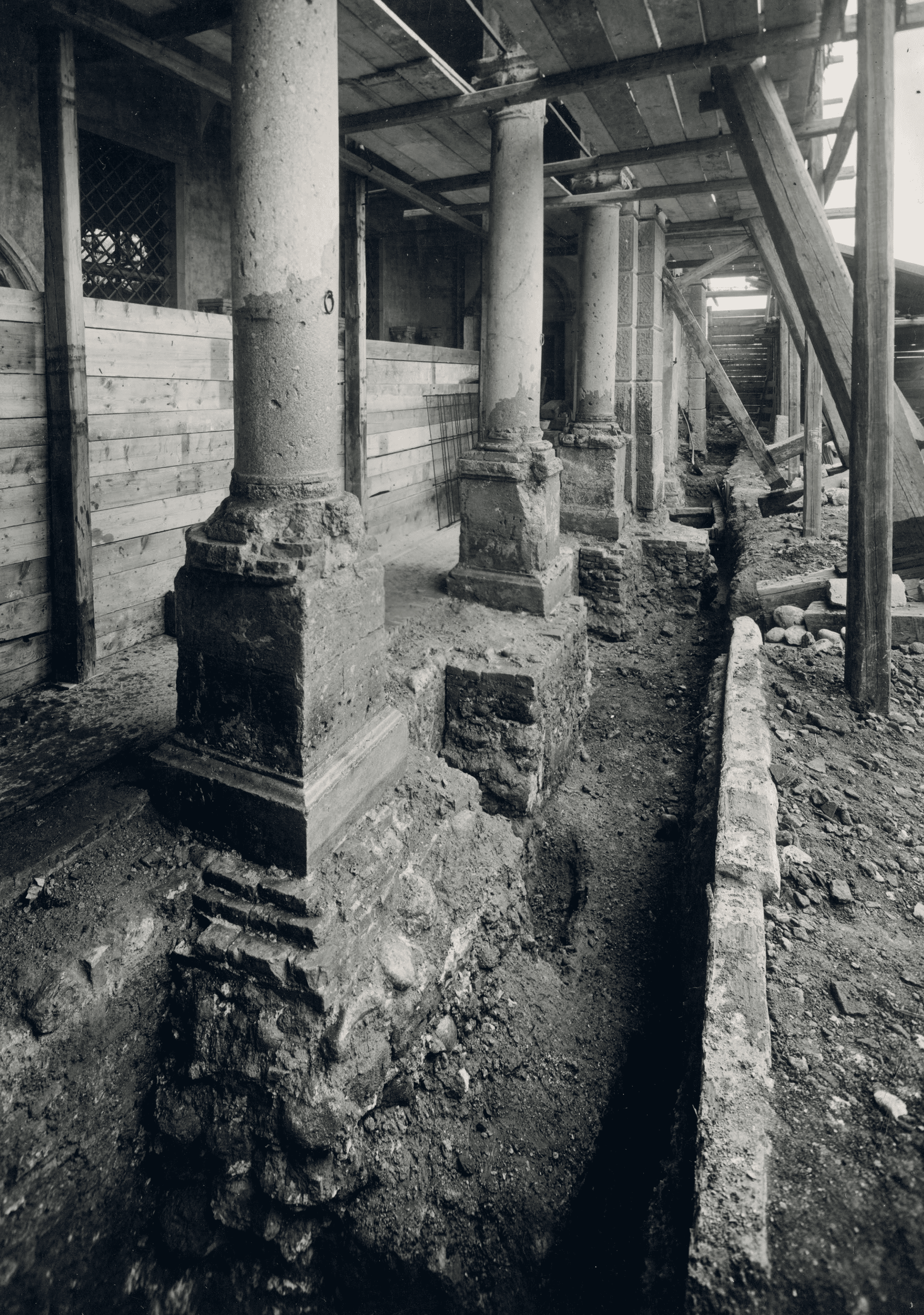 Interventi sulla facciata settentrionale del Castello (Archivio Storico del Comune di Udine)
